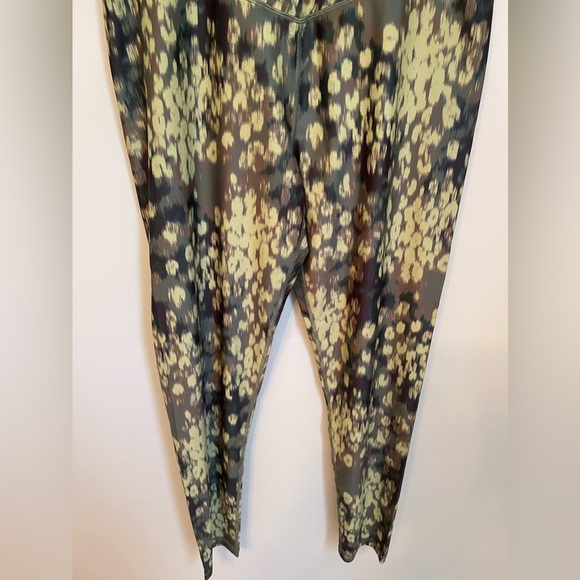 Aerie Offline High Rise Green Leopard Leggings - Picture 8 of 10